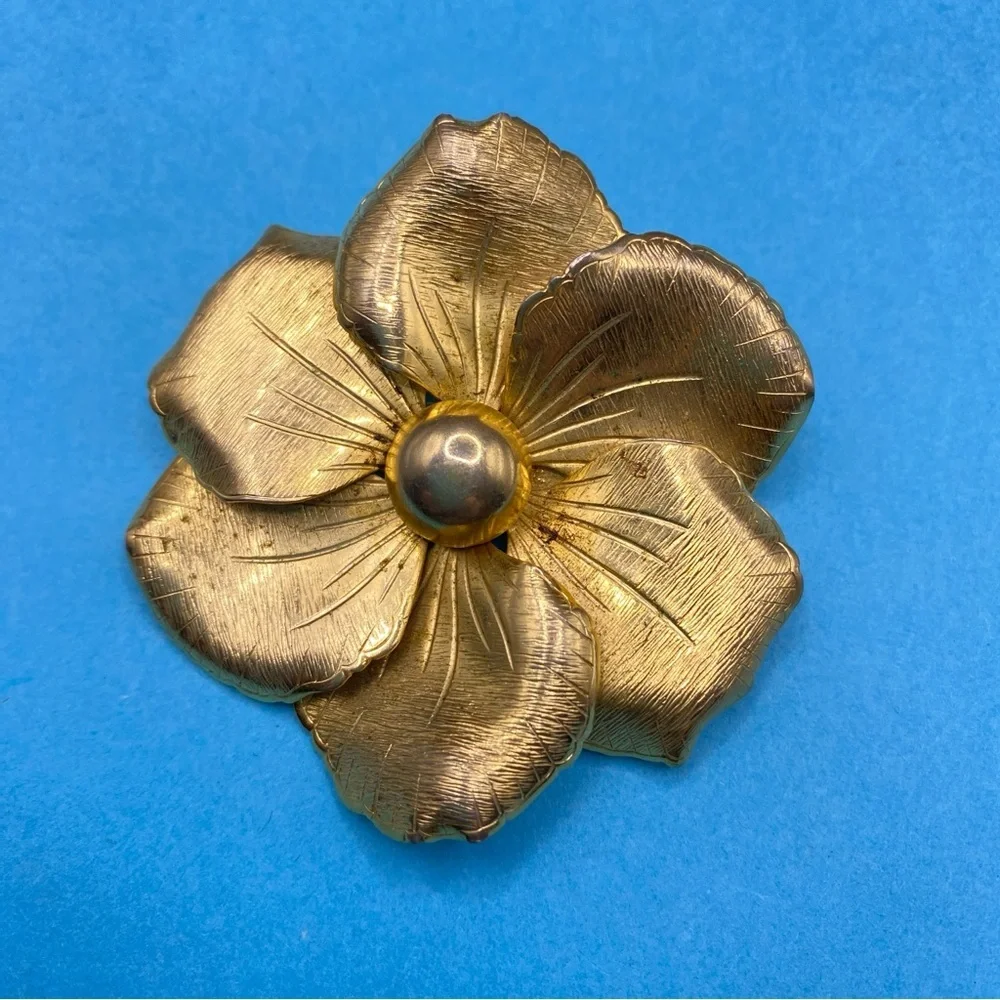 Vintage Gold Tone Floral Brooch 2” Textured Granny Core